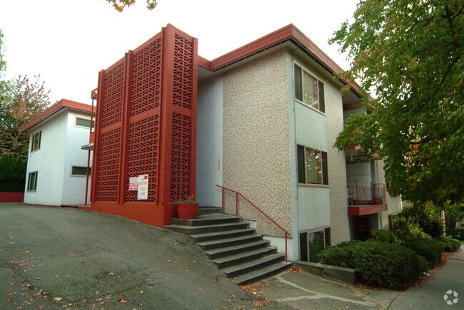 Building Photo - 1808 E Thomas St