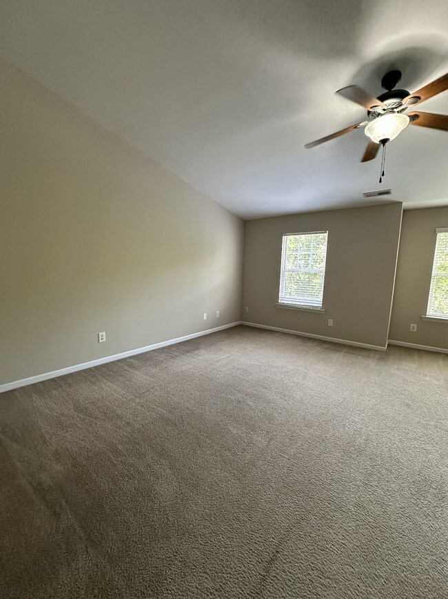 Building Photo - Spacious 3-Bed Townhouse in Raleigh