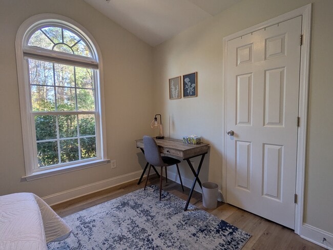 Building Photo - 1717 W Lakewood Ave