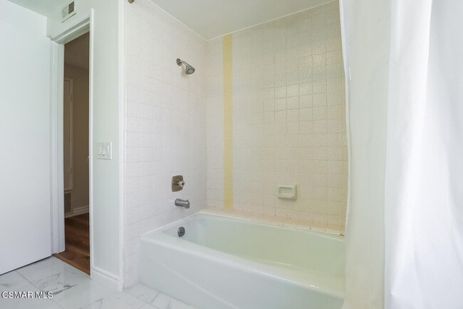 Building Photo - 4082 Avenida Verano