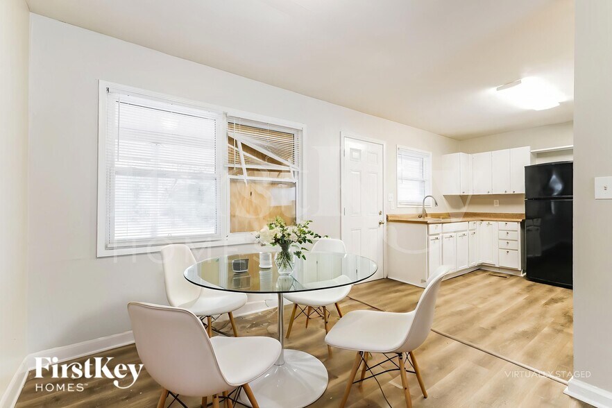 Building Photo - 2596 Yale Terrace