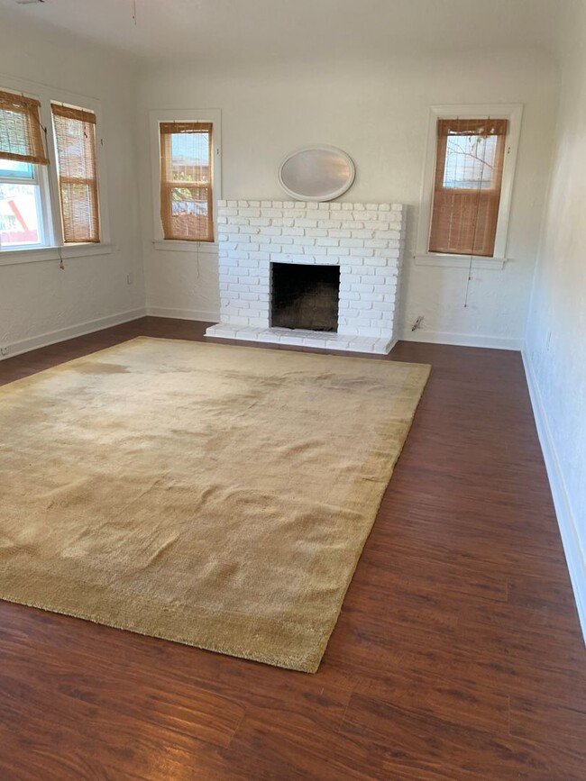 Building Photo - Charming Santa Paula Home