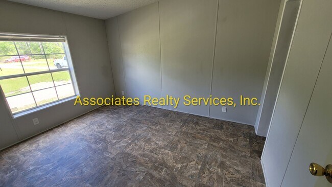 Building Photo - Secluded Home in the Country!!!-