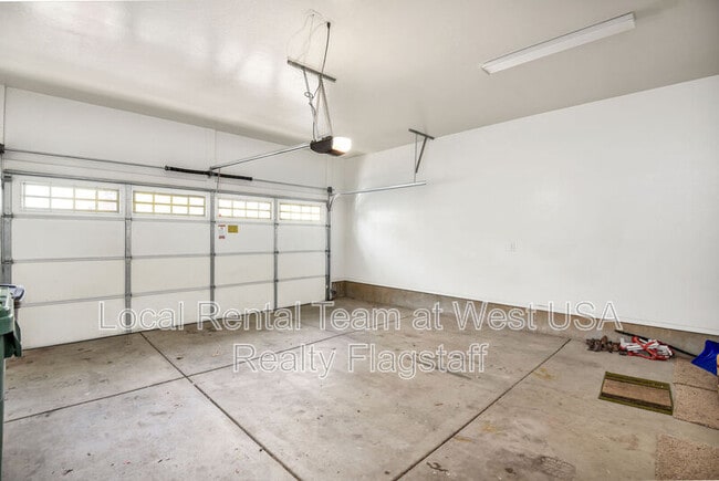 Building Photo - 3716 E Jacamar Dr