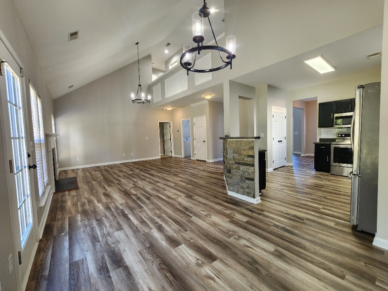 Building Photo - 383 Castleton Cir