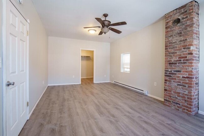 Building Photo - 547 1st St