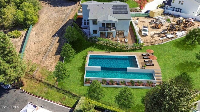 Building Photo - 252 Capri Dr