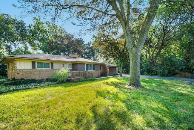 Building Photo - 24447 Bloomington Ct