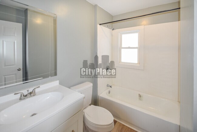 Building Photo - 820 N Oakland Ave