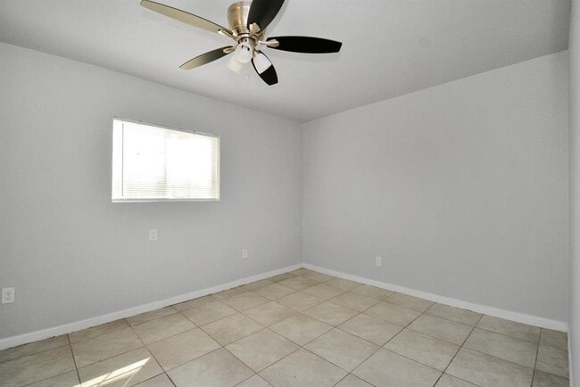 Building Photo - 8127 Colonial Ln
