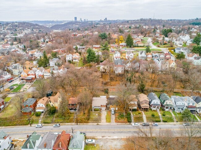 Building Photo - AVAILABLE APRIL 1ST! RENOVATED 3-bedroom!