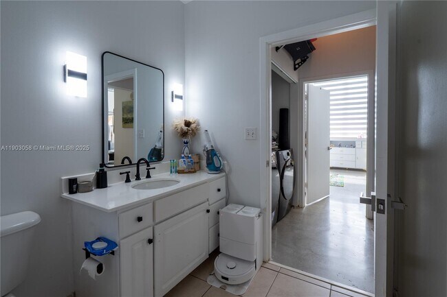 Building Photo - 2001 Biscayne Blvd