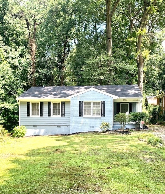 Big front lawn - 1407 Kennesaw Dr NW