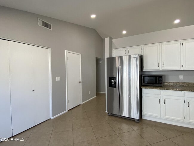 Building Photo - 1055 N Recker Rd