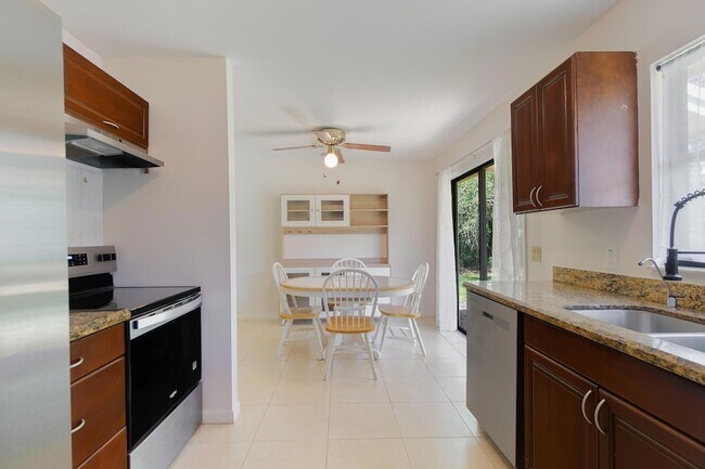 Building Photo - 11735 150th Ct N