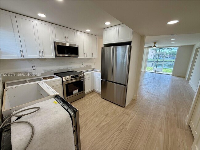 Building Photo - 8600 Sunrise Lakes Blvd