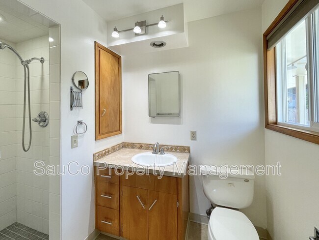 Building Photo - 5751 NE Lisbon Way