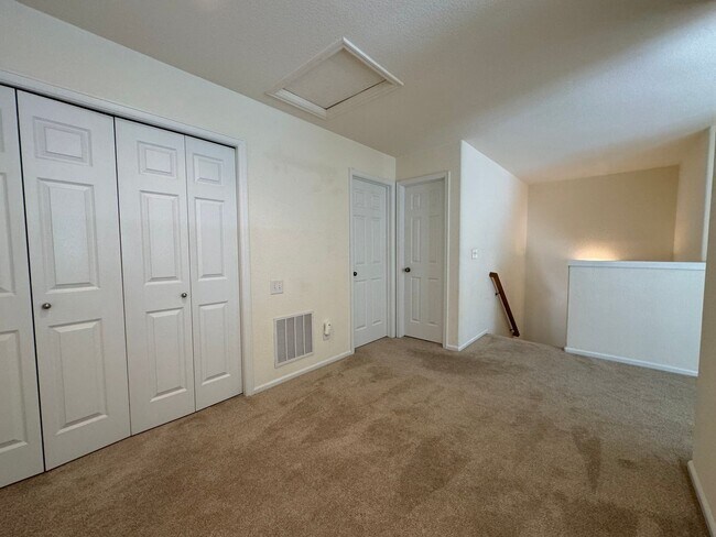 Building Photo - Wonderful Townhome in Harvest Park Southeast Ft. Collins