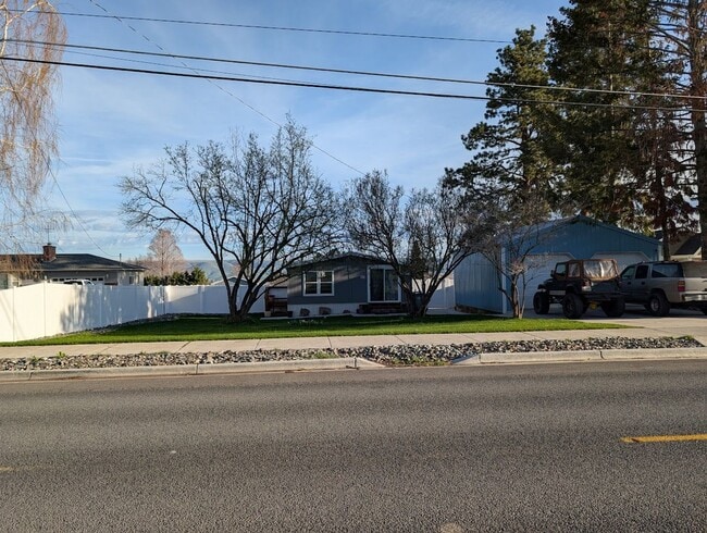 Building Photo - 3 bedroom 2 bath Orchards house with SHOP!
