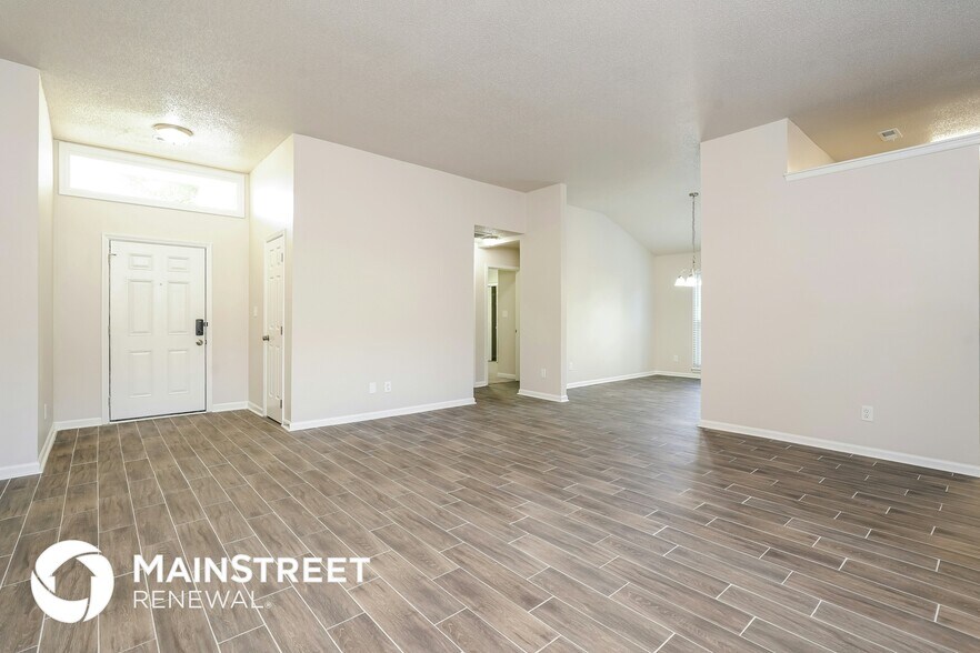 Building Photo - 2800 Chillon Ct