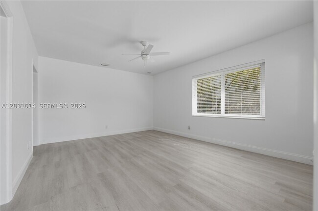 Building Photo - 2240 SW 16th St