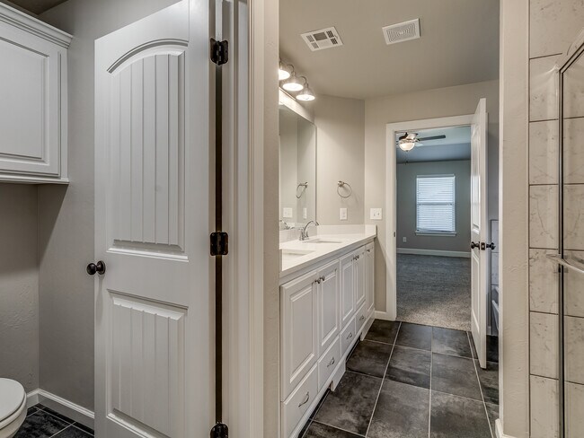 Building Photo - 4505 Black Mesa Ln
