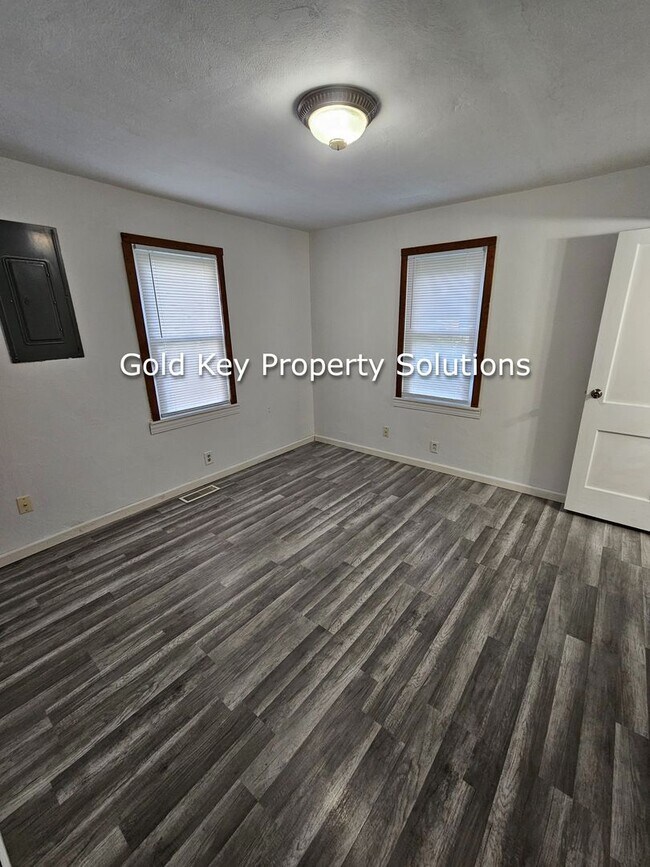 Building Photo - 408 E 35th St