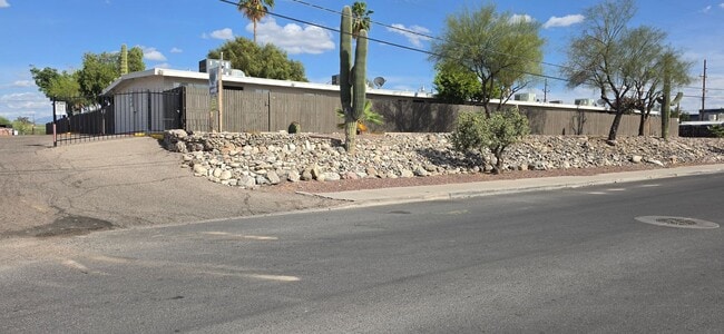 Building Photo - 2750 N Balboa Ave