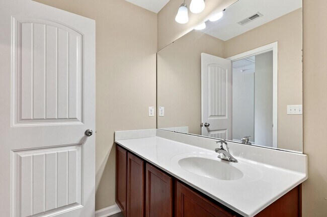 Building Photo - 4490 Middletown Dr