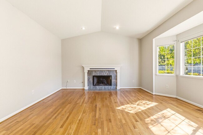 Building Photo - Expansive Valley Views & Private Living in Castro Valley - 4BD/3BA Exec Home