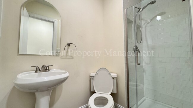 Building Photo - 366 Lullwater Dr