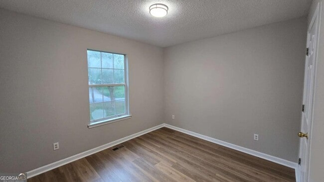 Building Photo - 3025 Mangum Dr