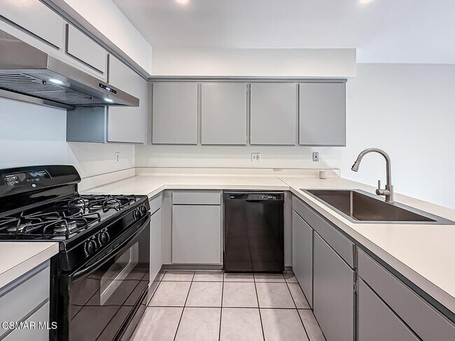 Building Photo - 4150 Lake Harbor Ln