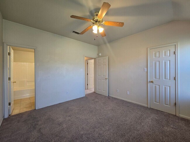 Building Photo - 2802 Lucille Dr