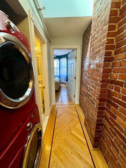 Building Photo - 265 Atwells Ave