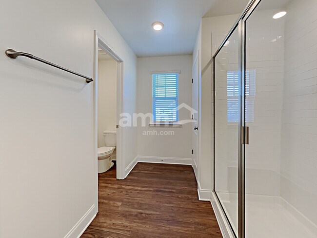 Building Photo - 161 Twin River Dr