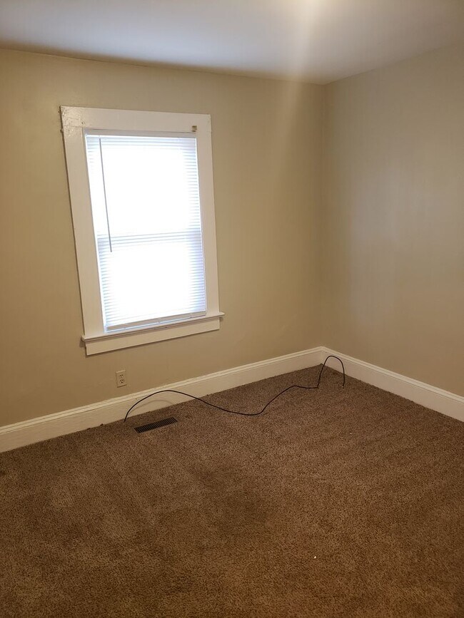 Building Photo - Duplex on Higgs St