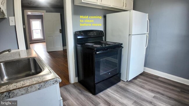 Primary Photo - 228 N Locust St