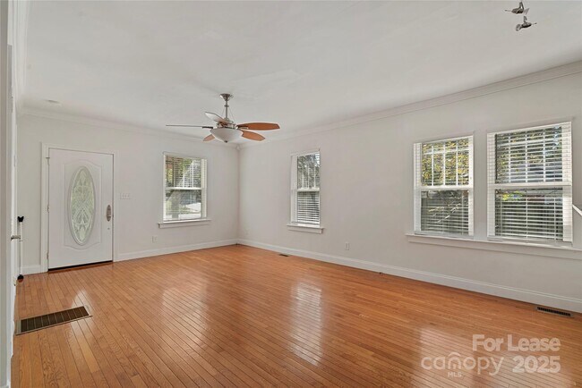 Building Photo - 1201 Allen St