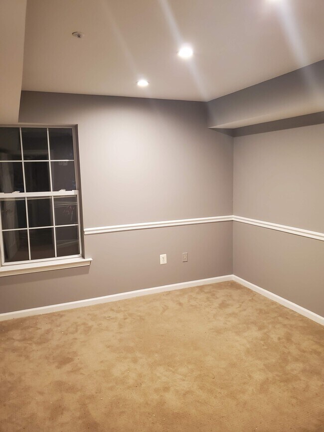 2nd bedroom with high end carpet - 5921 Founders Crossing Ct