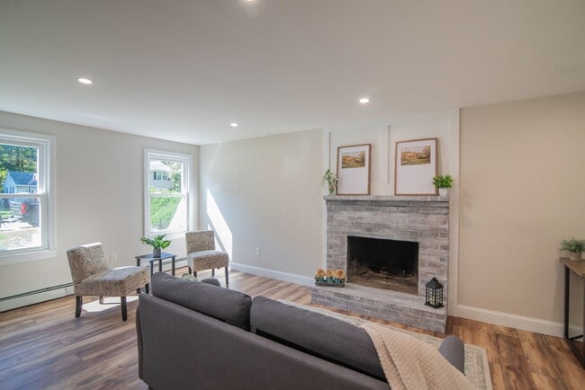 Building Photo - 11 Chatham St