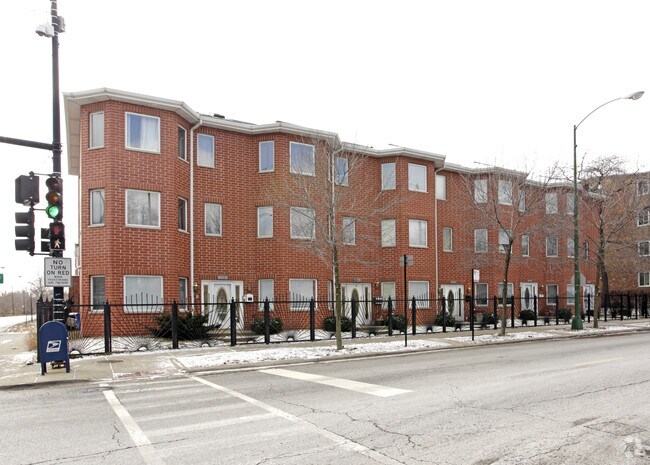 Primary Photo - 1807-1815 W Granville Ave