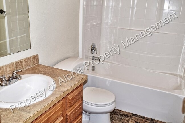 Building Photo - 1037 W Pine Ave