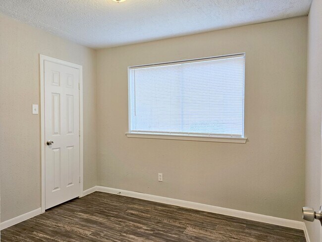 Building Photo - 6103 Wolfboro Dr