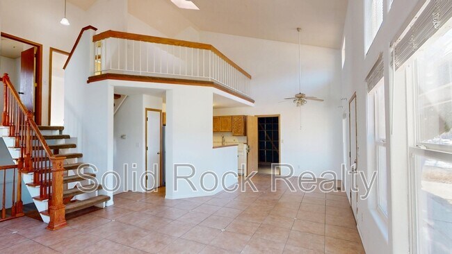 Building Photo - 935 Greenbrier Dr