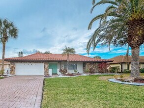 Building Photo - Gorgeous pool and spa home in central Sarasota