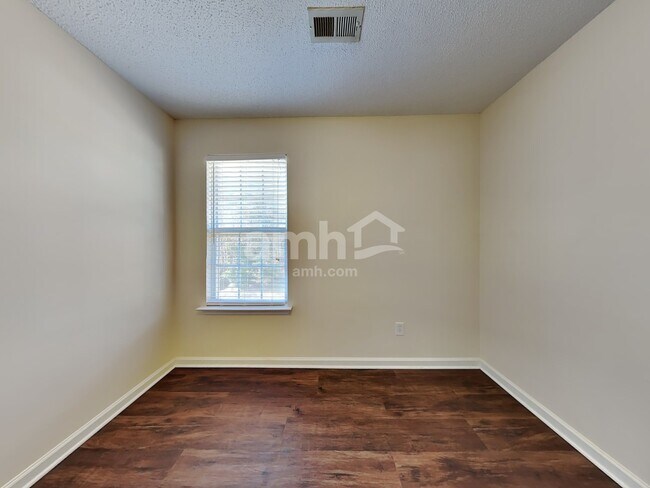 Building Photo - 2911 Firethorn Dr