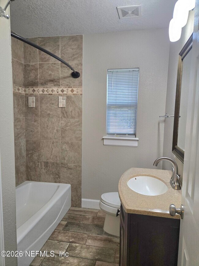 Building Photo - 615 Luna Ct