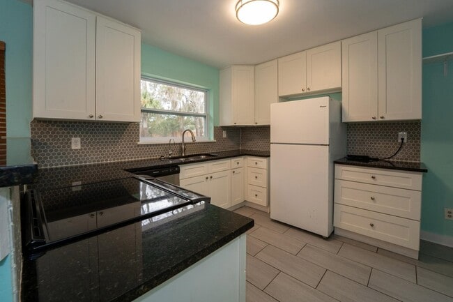 Building Photo - 64 Fullerwood Dr