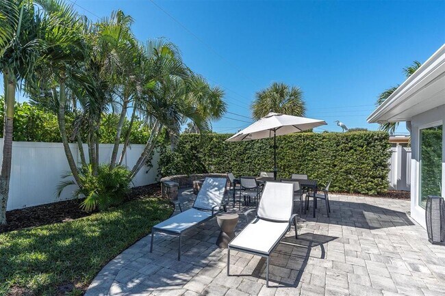 Building Photo - 104 24th St